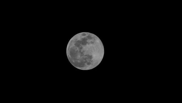 元宵节遇最大圆月 ，“超级月亮”现夜空