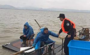 浙江两男子泡沫板作筏出海钓鱼，风雨中漂出数百米后报警求救