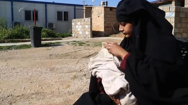英国少女加入ISIS后产子想回国，遭拒