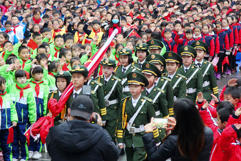 05-VCG1111932523752019年2月24日上午9点30分，四川省绵阳市游仙区七一剑南路小学内，上演了一部既视感和现场非常强的“开学大片”，一场主题为“少年强 则国强”开学典礼拉开帷幕。