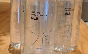 被检测出疑似致癌物溴酸，无印良品瓶装水全球召回