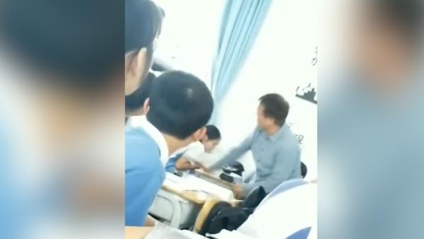 学生目睹同学被打称恐怖，打人教师已停职