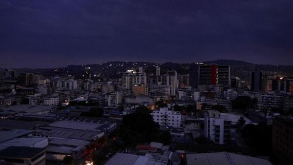 委内瑞拉大停电，马杜罗瓜伊多相互指责