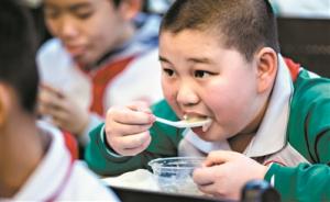 广州教育局：学校负责人应每餐与学生共同用餐，鼓励家长陪餐