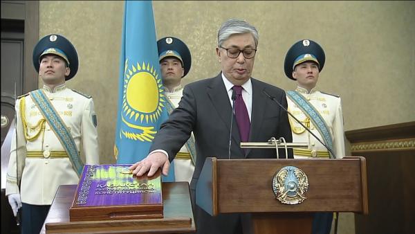 哈萨克斯坦新总统就职，建议首都更名