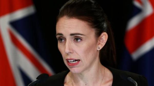 新西兰总理：禁用所有军用半自动枪械