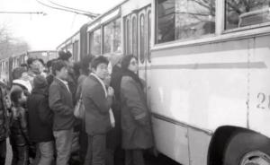 老照片里的中国公交车，中国人的出行记忆
