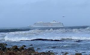 挪威海域遇险邮轮乘客撤离工作结束，20人因风浪受伤