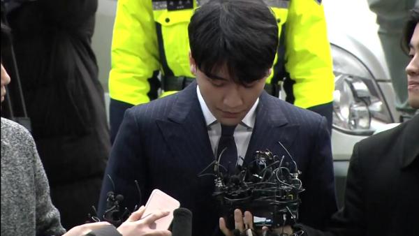 韩国男团成员涉嫌“性贿赂”，波及政界
