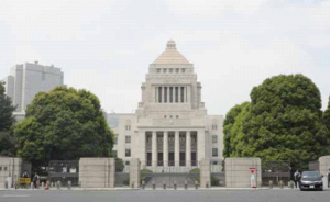 日本政府预算首破百万亿日元，防卫预算实现“七连涨”