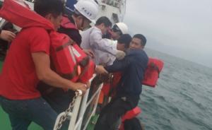 珠江口一渔船翻沉3名渔民落海，广州海事利用绳索成功救援