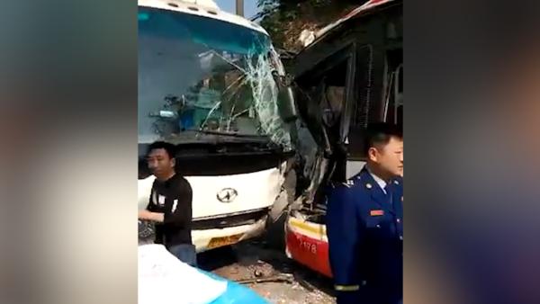 自贡一公交车与客车相撞，多名乘客受伤