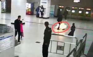 “不让带进地铁就烧了它”，武汉男子地铁站点燃氢气球被刑拘