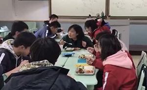 校长陪餐制在上海：有学校前年已实行，学生可要求“加鸡腿”