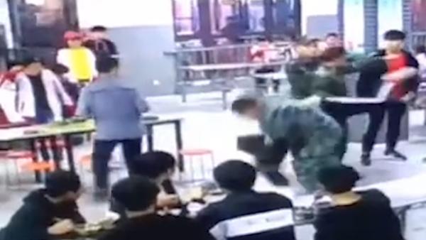 邓州：学校宿管殴打学生被警方行拘