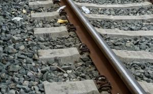 中铝公司一货运火车在专用铁路段脱轨，致6人失联