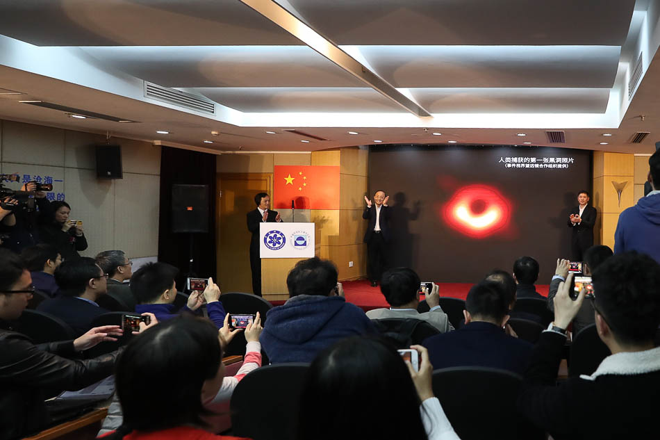 09-VCG1112065353819年4月10日，在上海，EHT项目和中国科学院共同发布人类史上首张黑洞照片。