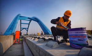 京雄城際鐵路北京段鋪下第一組鐵軌