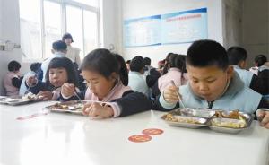 浙江一小学推“无声食堂”：吃饭不说话，要加饭加菜做手势