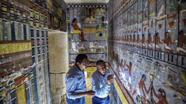 埃及发现4400年古墓：砖画完整鲜艳如昨