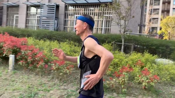 75老人跑步上瘾：每天15公里从不生病