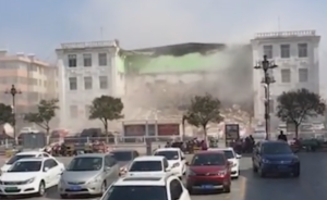 山东蓬莱通报“人民剧场坍塌”：已被封存的危楼，无人员伤亡