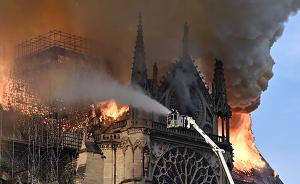 巴黎圣母院再烧半小时或全塌，尖塔顶端三件圣物被毁