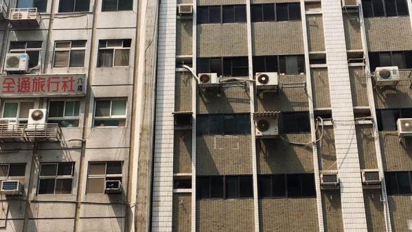 花莲地震致台北“楼靠楼”：人员全疏散