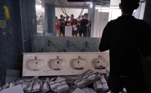 台湾师大地震中厕所坍塌，学生称不洗澡了