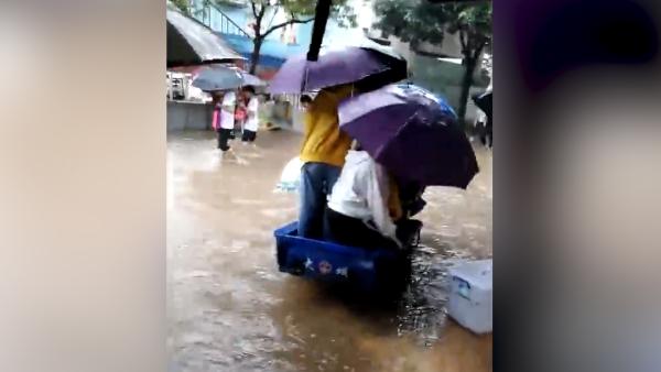 “广东最强降水”袭广州，多个高校被淹