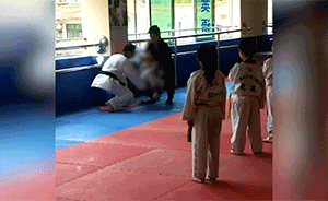 跆拳道教练抱摔9岁学员，机构停业整顿