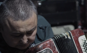 他34年的音乐人生，全藏在新疆塔城这座手风琴博物馆里
