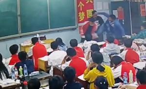云南宣威一高中班主任对两男生飞踹、扇耳光，官方：停职检查