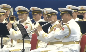 庆祝人民海军成立70周年多国海军活动联合军乐展示举行