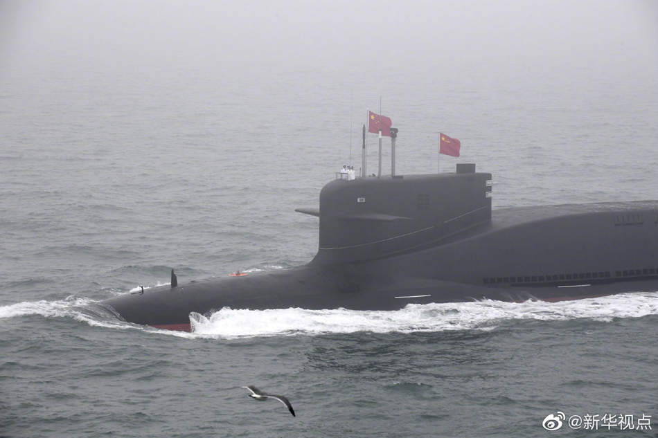 02-中国某新型核潜艇接受检阅。（摄影李紫恒、李刚） ​​​​