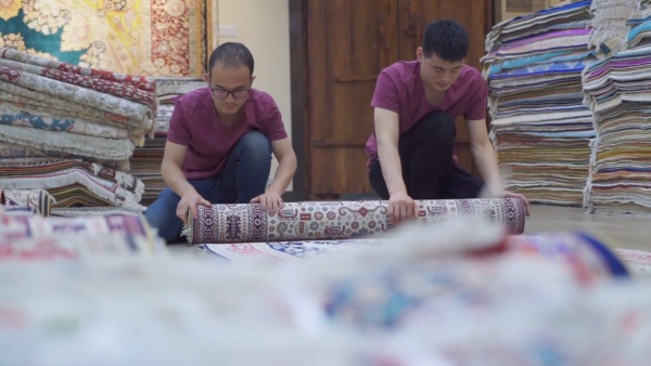 真丝波斯地毯九成产自河南：工人织一平米重复动作57万次