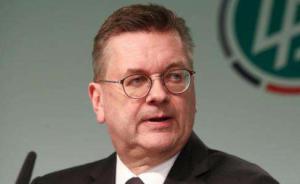 德国足协主席因收受名贵手表辞职，仍保留国际足联职位