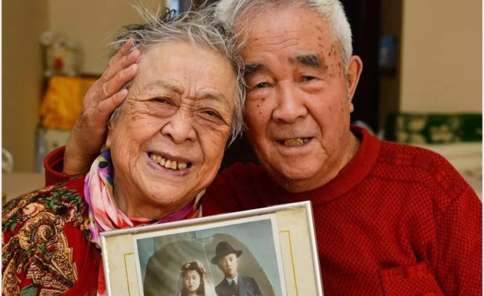 我拍下了近60年中国百姓婚纱照的变化