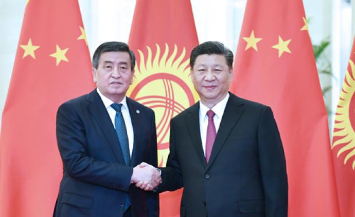 习近平会见吉尔吉斯斯坦总统