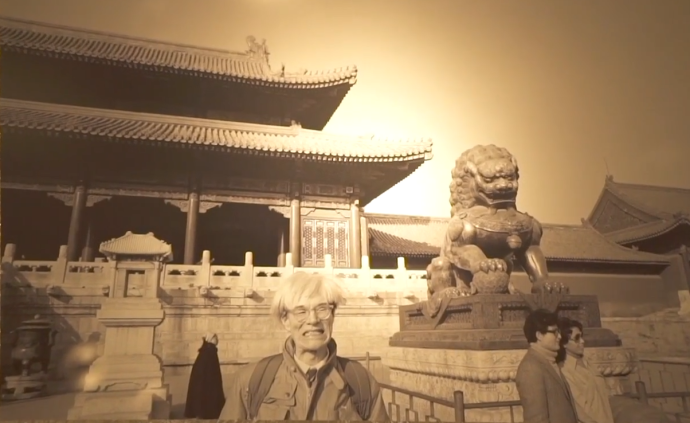 37年前他和安迪·沃霍尔第一次来到中国，拍了这部纪录片