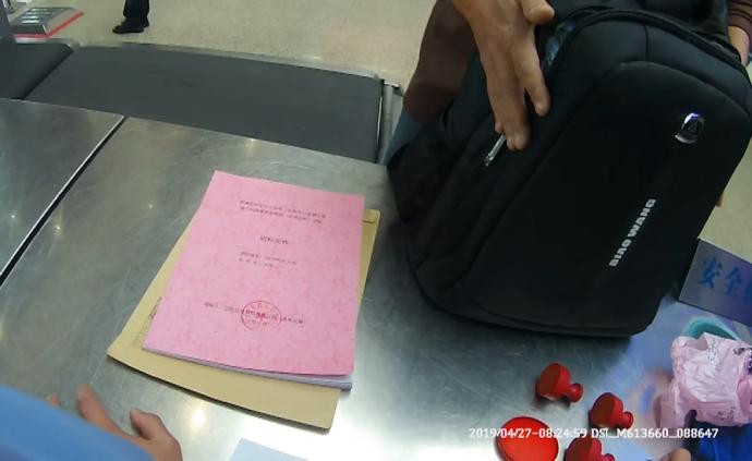 乘客攜兩枚偽造公章坐高鐵:跑業(yè)務(wù)方便