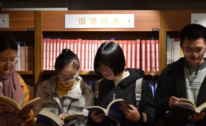 中国高中生近视率高达81%，眼科专家：源头在小学阶段