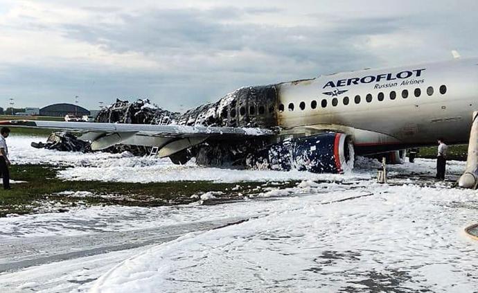 俄航客机起火事故遇难者家属将获100万卢布补偿