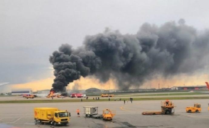 俄航空难飞机黑匣子已找到，机长证实飞机在迫降后起火