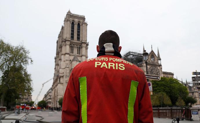 刚在巴黎圣母院火灾中立大功，6名消防员涉嫌轮奸游客被捕