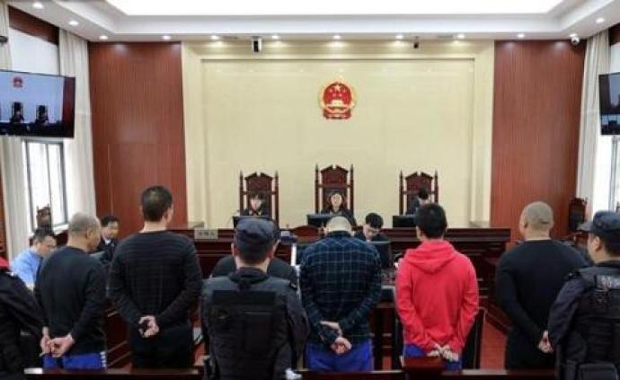 寻衅滋事强迫民警下跪，江西九江一恶势力团伙54人二审获刑