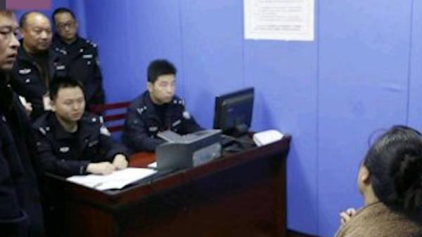 52岁女子抢方向盘，落户上海资格被取消