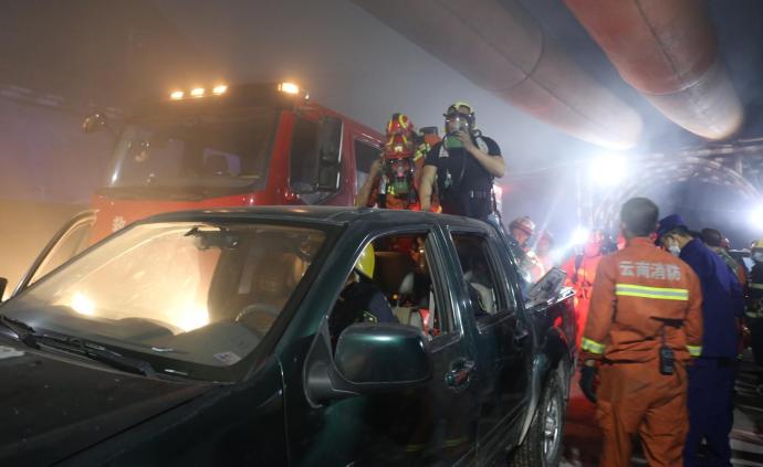 云南大理大临铁路一在建隧道起火，被困的49人成功疏散