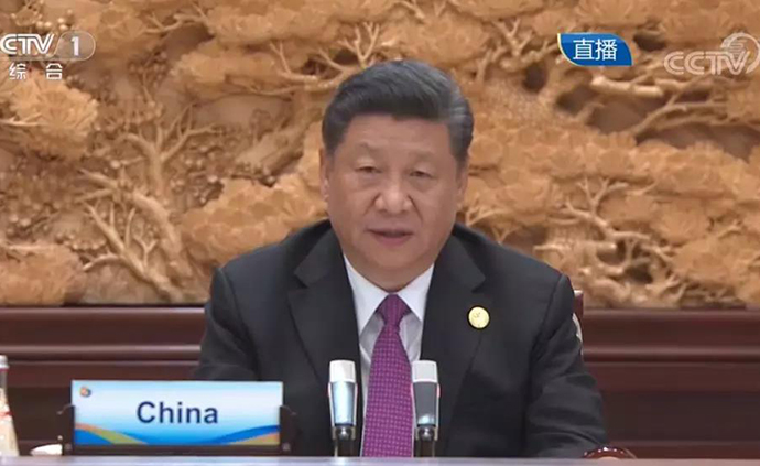 习近平主持“一带一路”国际合作高峰论坛圆桌峰会并致开幕辞