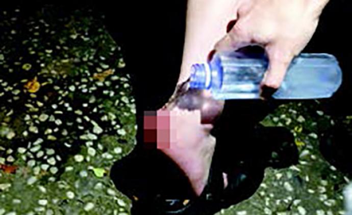 女子醉酒跳湖民警救人脚被割伤，获救女子愧疚表示不再做傻事
